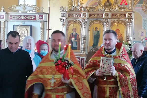  В четверг  Светлой седмицы протоиерей Александр Филиппов совершил Божественную литургию