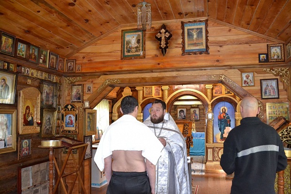 Протоиерей Антоний Шварев совершил крещение осужденного в ИК-7 