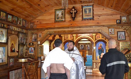 Протоиерей Антоний Шварев совершил крещение осужденного в ИК-7 