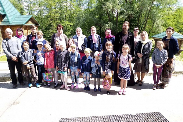 Воспитанники воскресной школы Никольского храма в Терновке посетили Семиключье