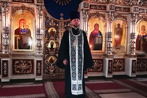 В Прощеное воскресенье протоиерей Александр Филиппов совершил вечерню с чином прощения