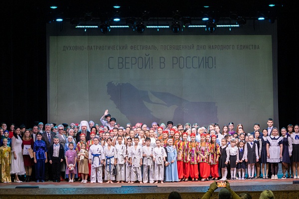 Воспитанники воскресной школы посетили духовно-патриотический фестиваль «С верой! В Россию!»