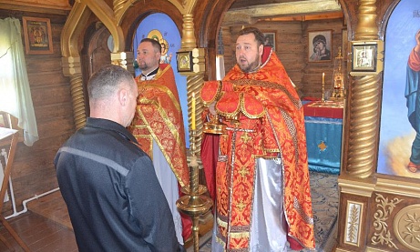 Протоиерей Антоний Шварёв совершил Божественную литургию в ИК-7