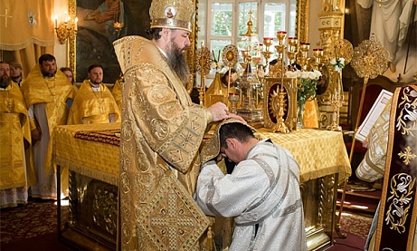 Митрополит Серафим рукоположил Олега Шугурова в сан диакона