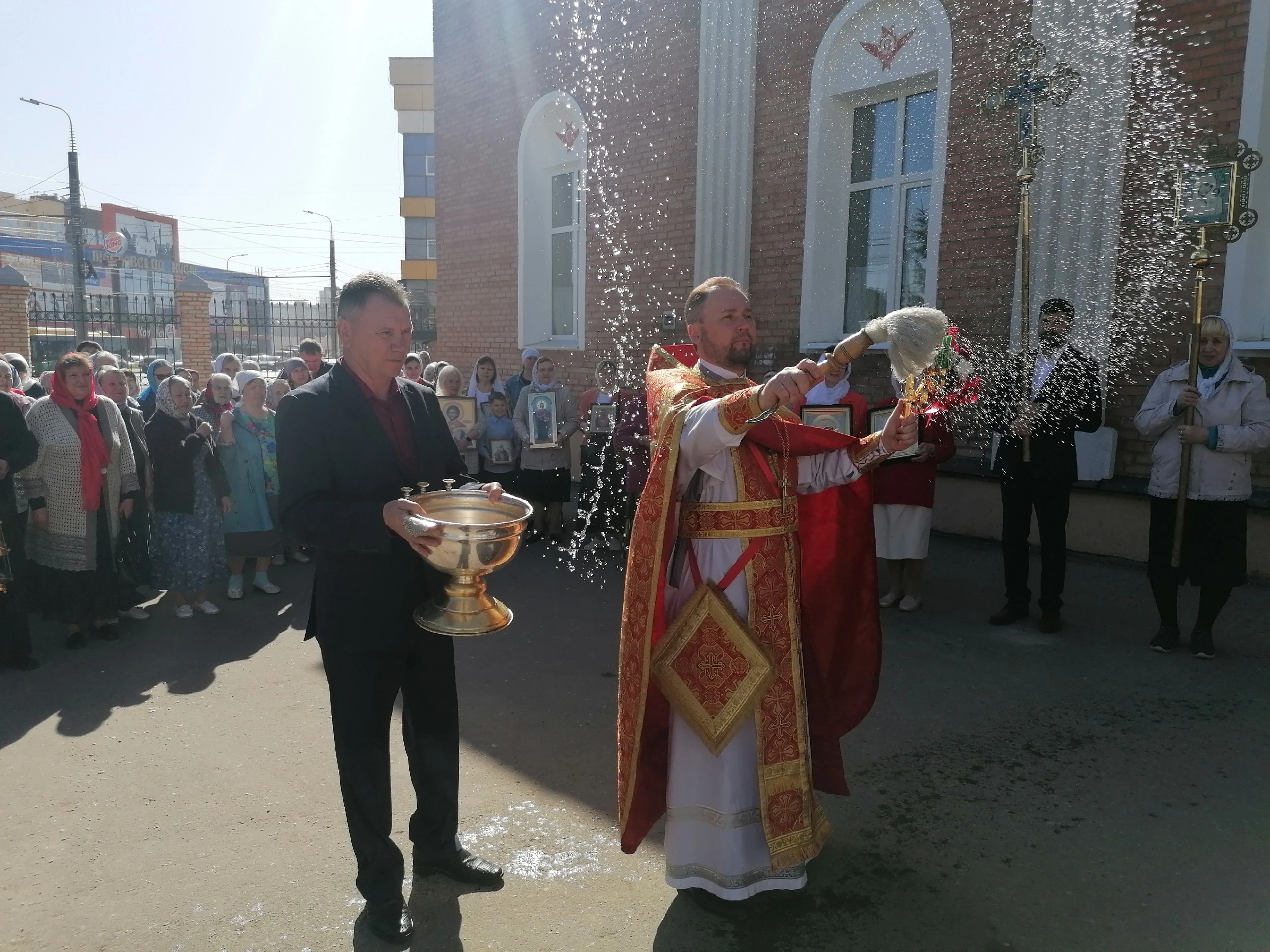 Во вторник Светлой седмицы протоиерей Александр Филиппов совершил Божественную литургию