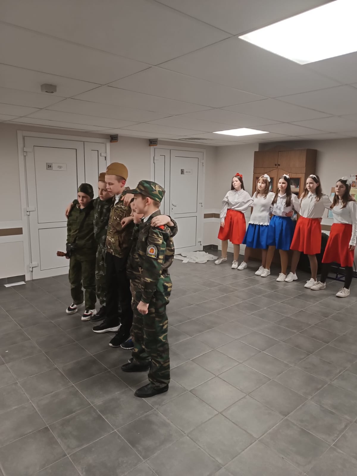 Воспитанники воскресной школы Никольского храма в Терновке  выступили с концертом для раненых военнослужащих