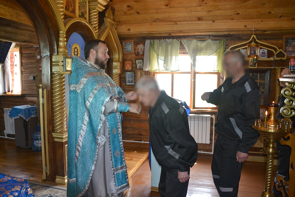 Протоиерей Антоний Шварёв совершил Божественную литургию в ИК-7