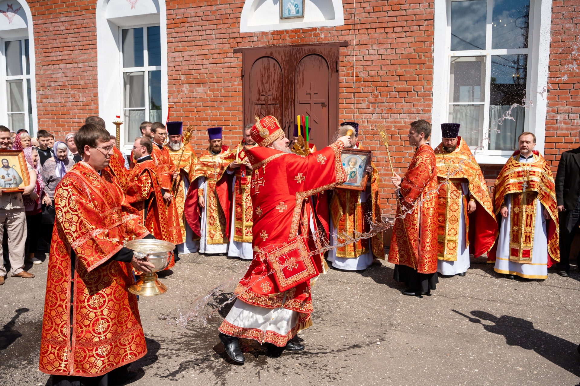 В день престольного праздника митрополит Серафим совершил литургию в нашем храме