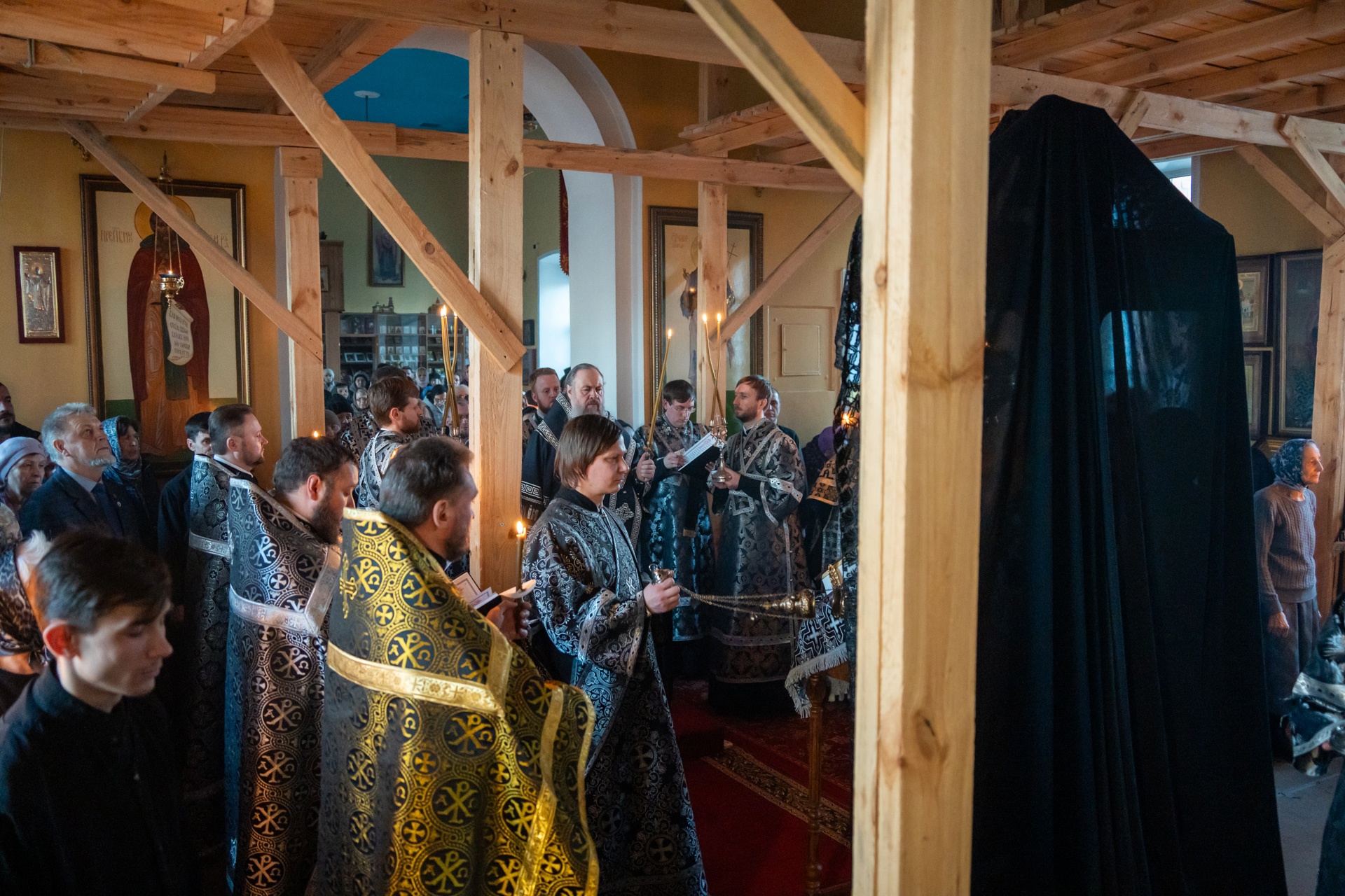 Митрополит Серафим совершил чин Пассии в нашем храме   