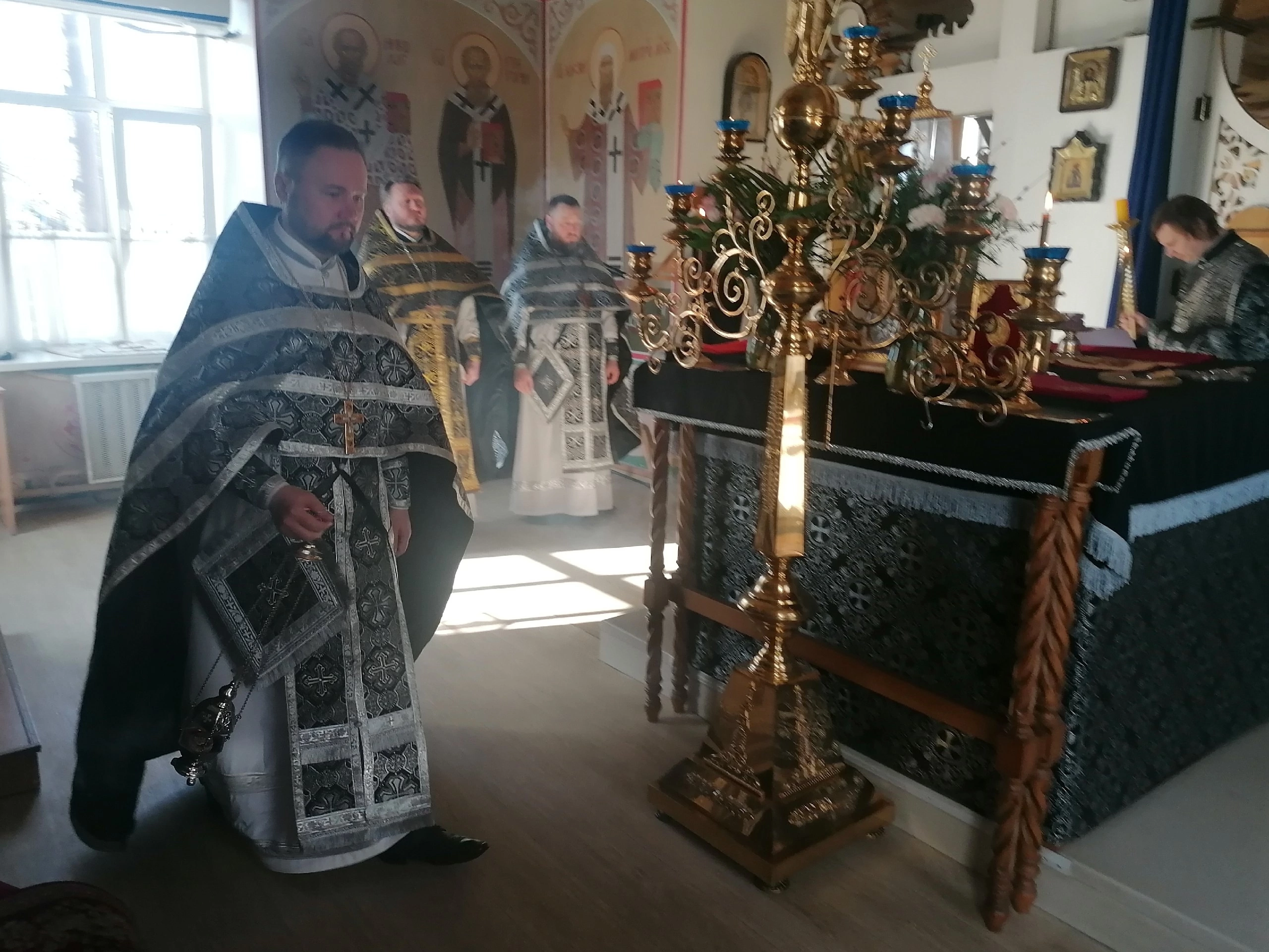 Протоиерей Александр Филиппов совершил Божественную Литургию Преждеосвященных Даров