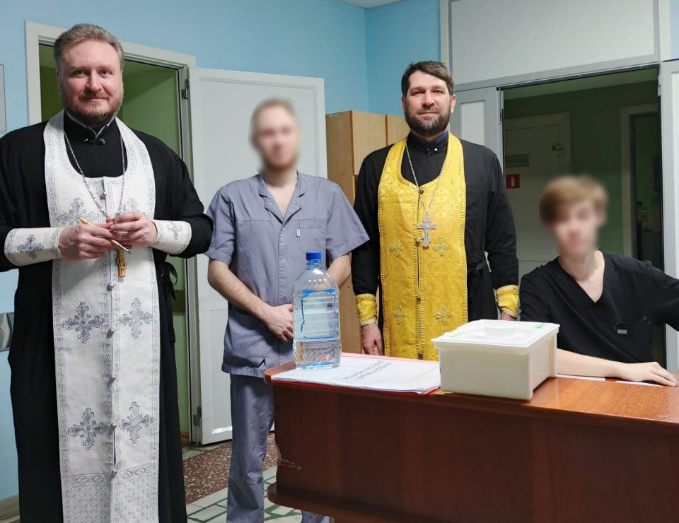 Священники посетили раненых участников СВО в военном госпитале Пензы