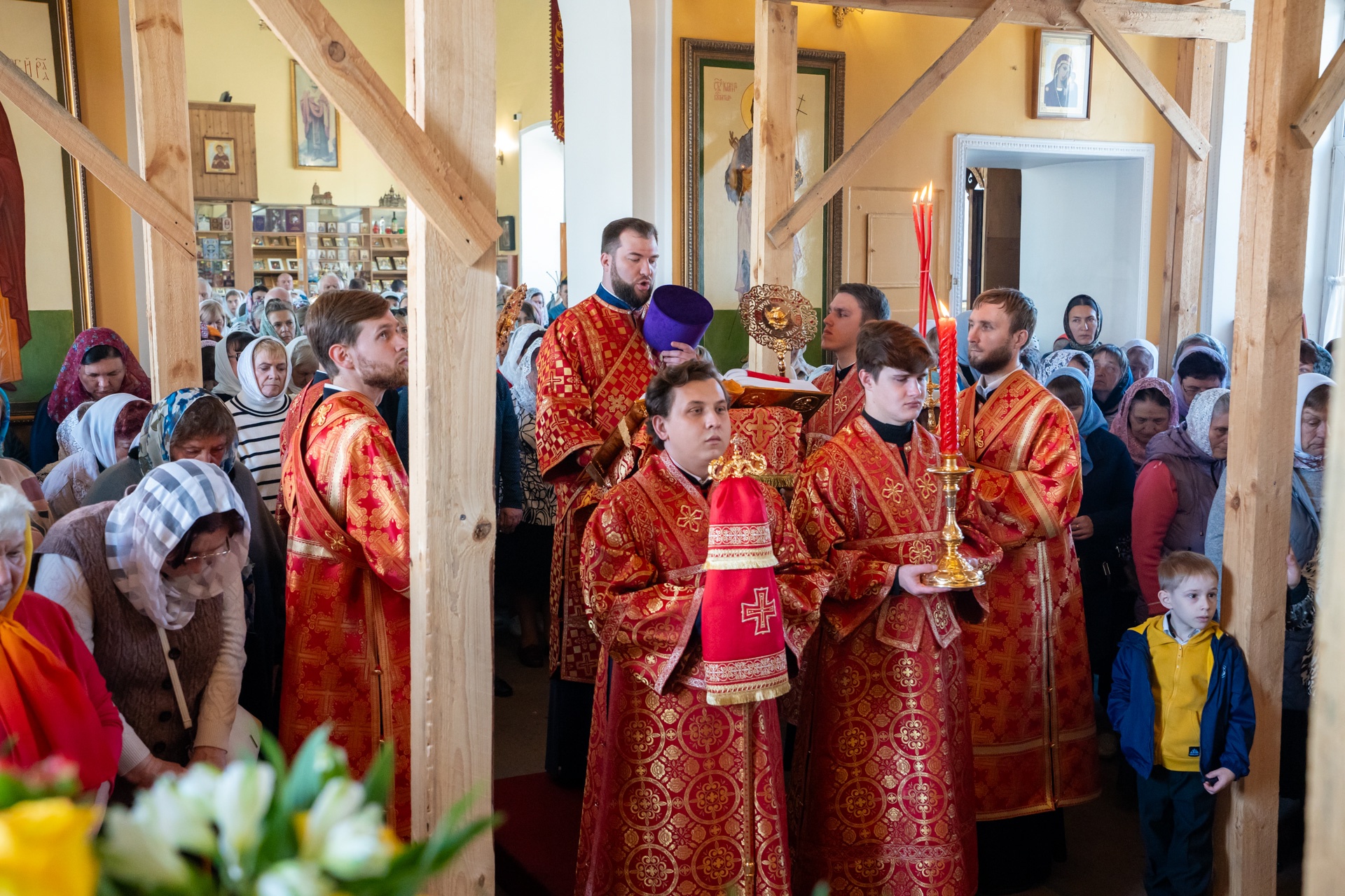 В день престольного праздника митрополит Серафим совершил литургию в нашем храме