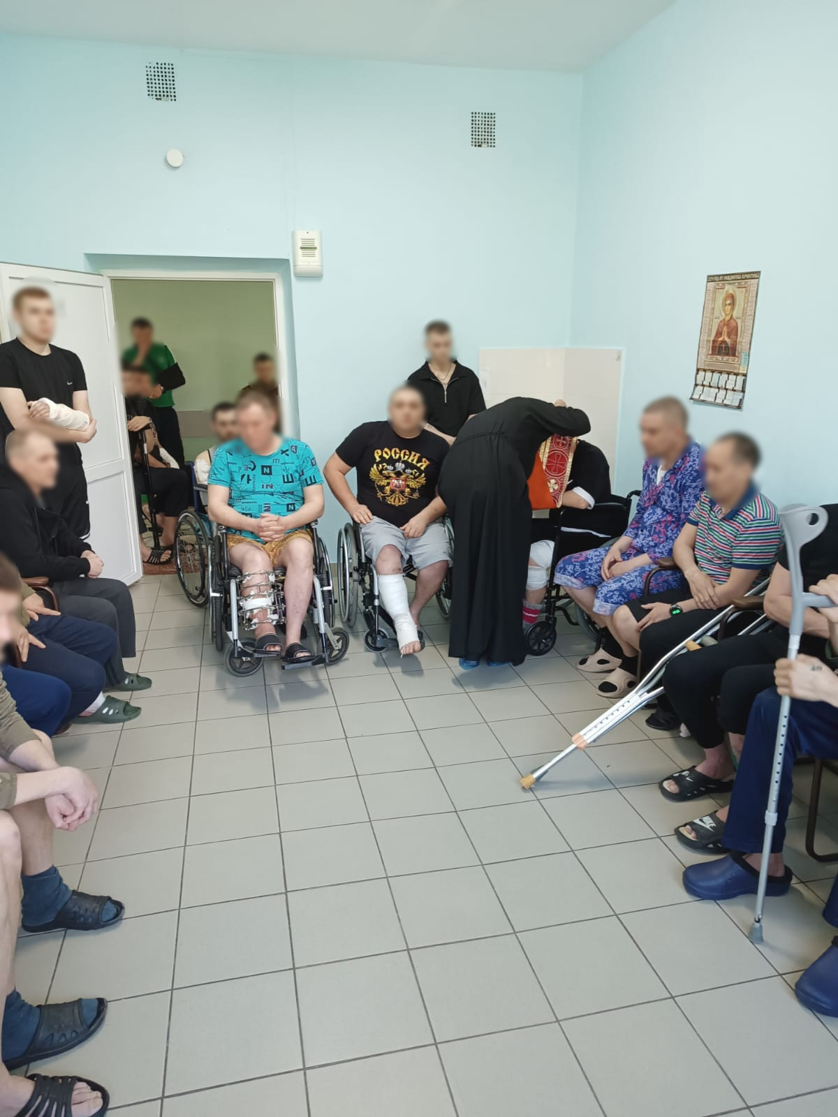 Священники посетили раненых участников СВО в военном госпитале Пензы