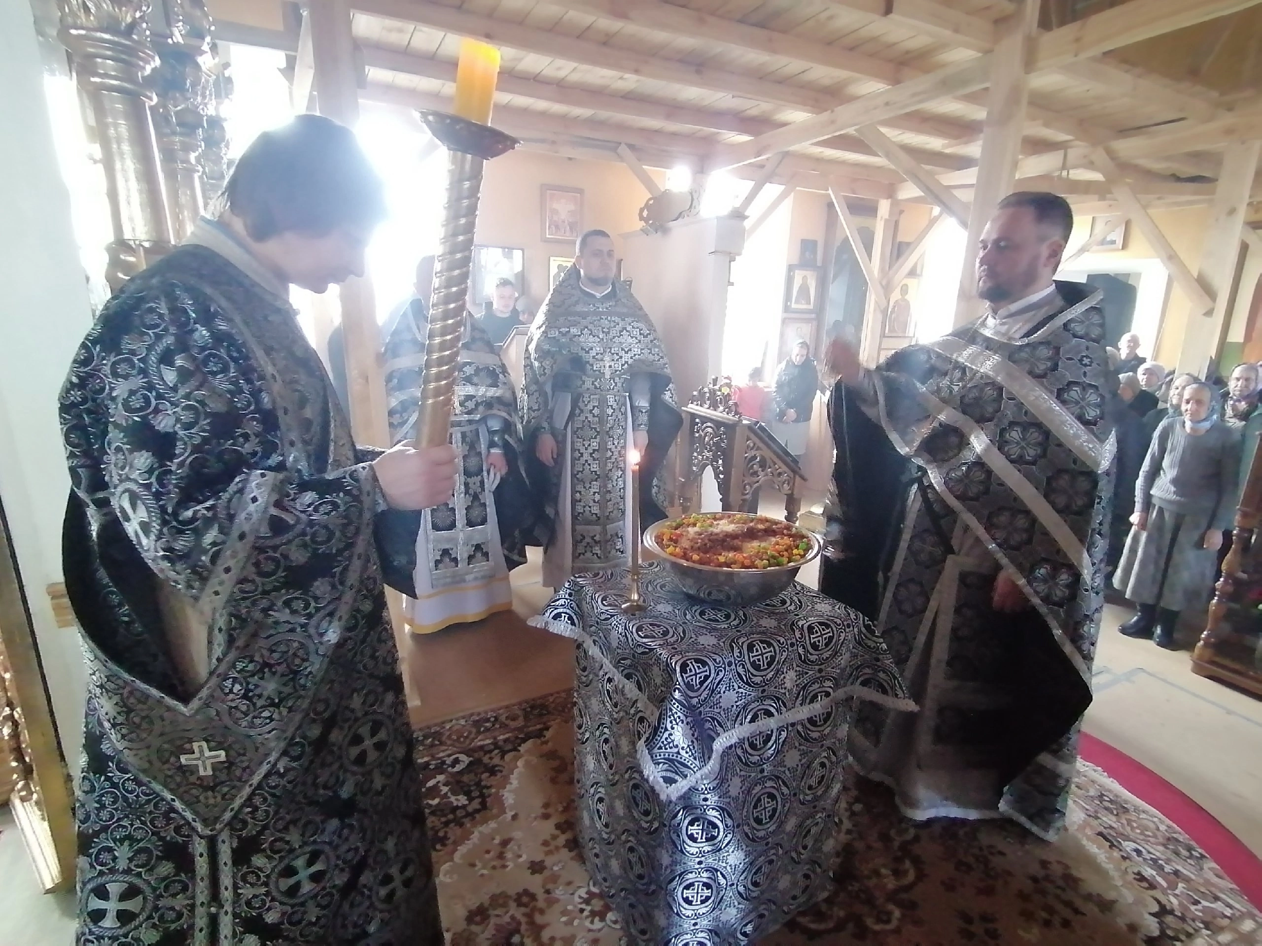 Протоиерей Александр Филиппов совершил Божественную Литургию Преждеосвященных Даров