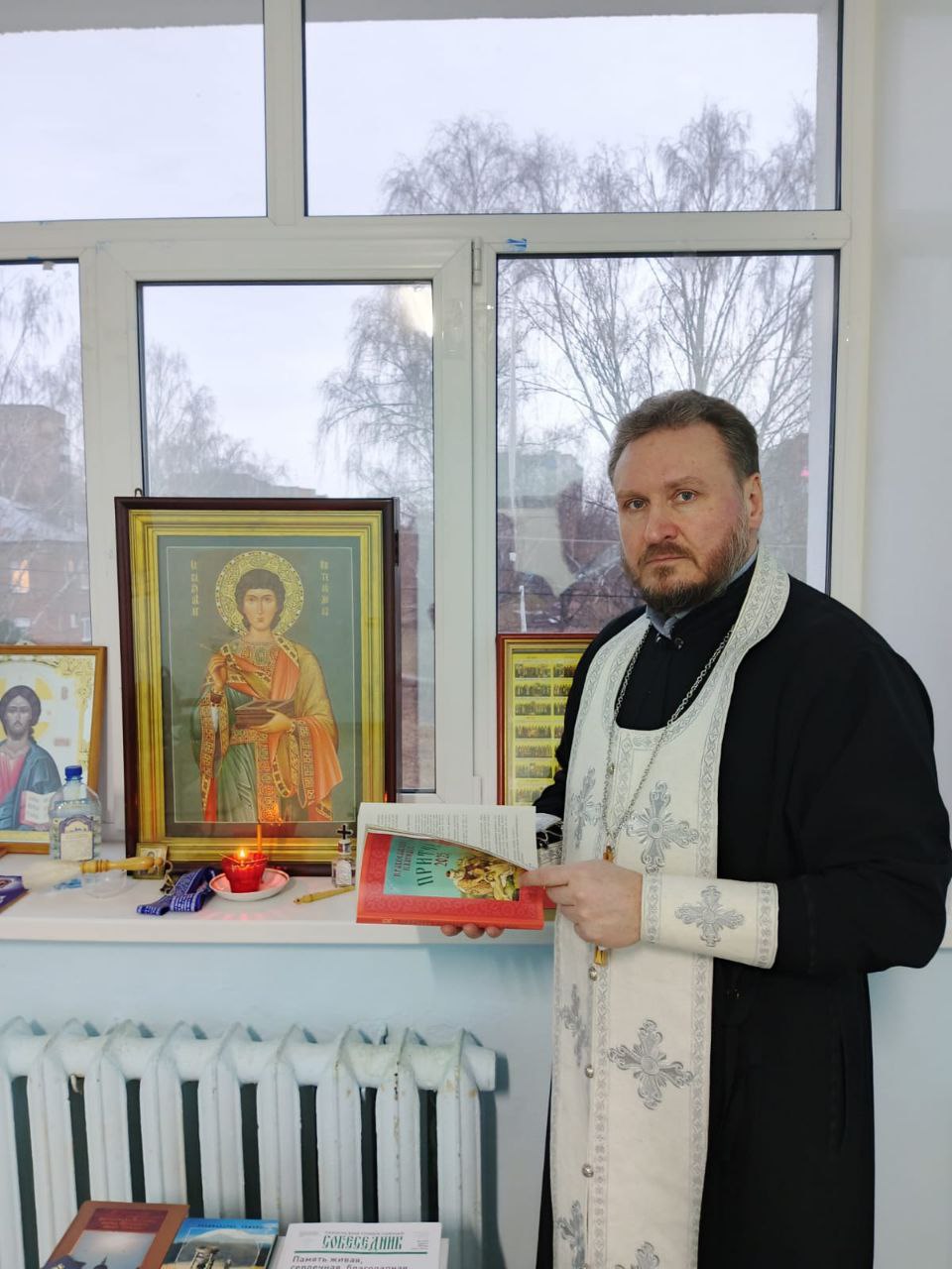 Священник Сергий Карасев посетил раненых участников СВО в военном госпитале Пензы