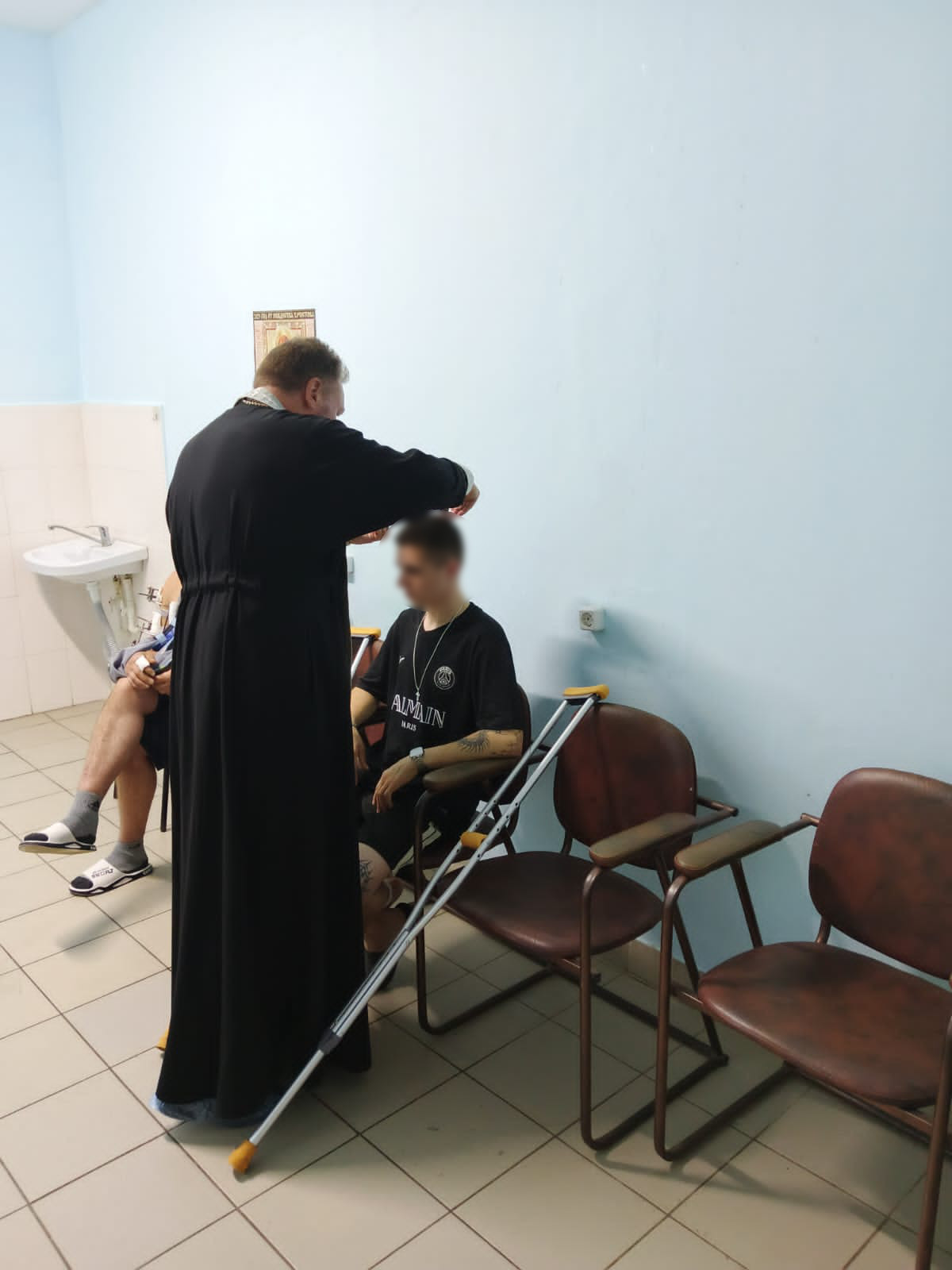 Священники посетили раненых участников СВО в военном госпитале Пензы