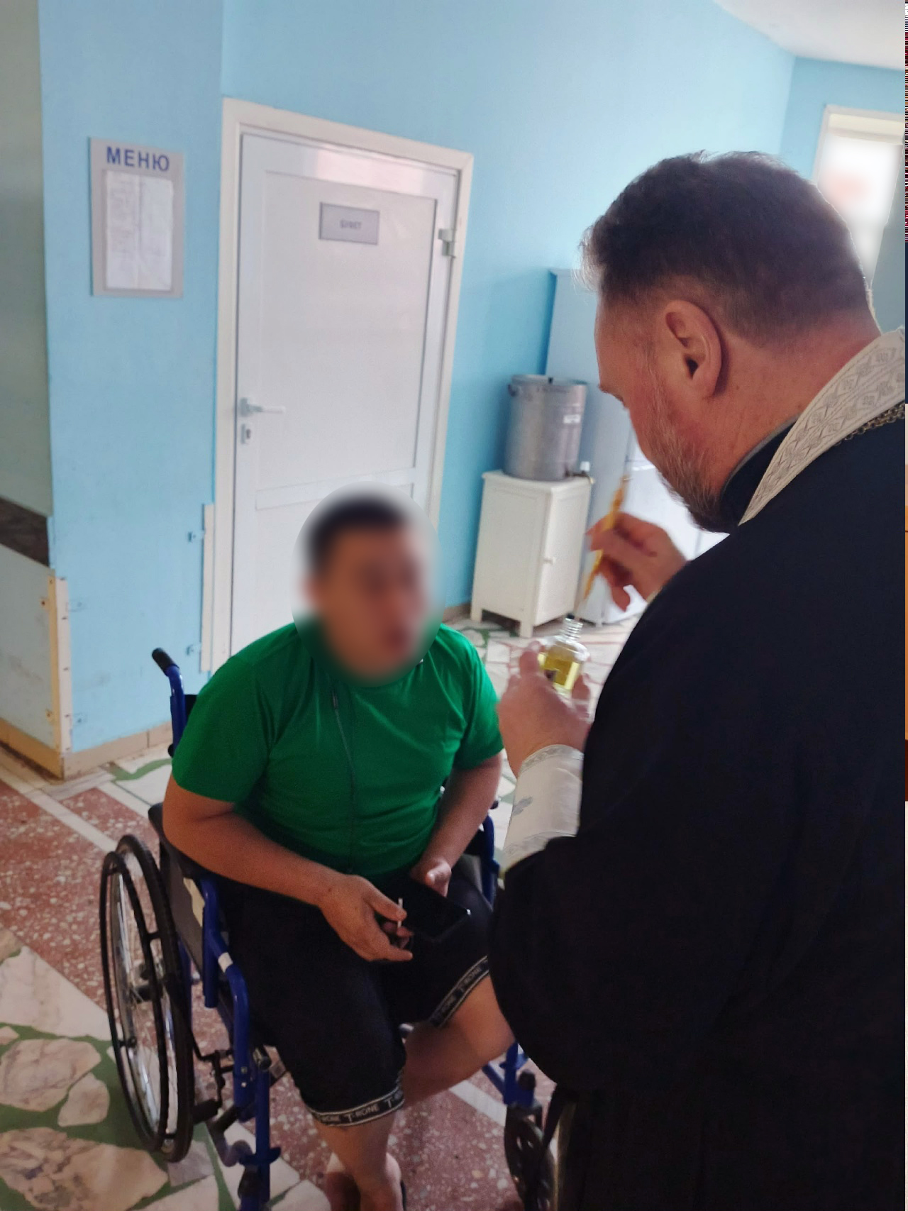 Священники посетили раненых