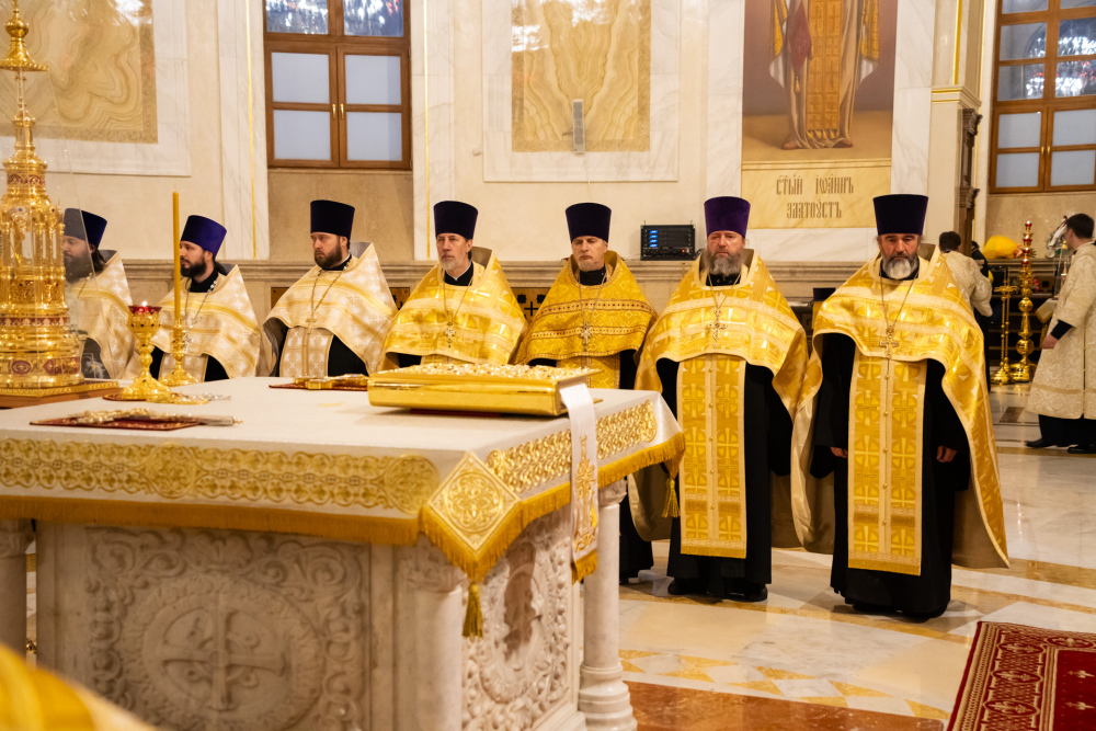 В праздник Рождества Христова протоиерей Александр Филиппов сослужил иерархам Пензенской митрополии за великой вечерней в Спасском кафедральном соборе