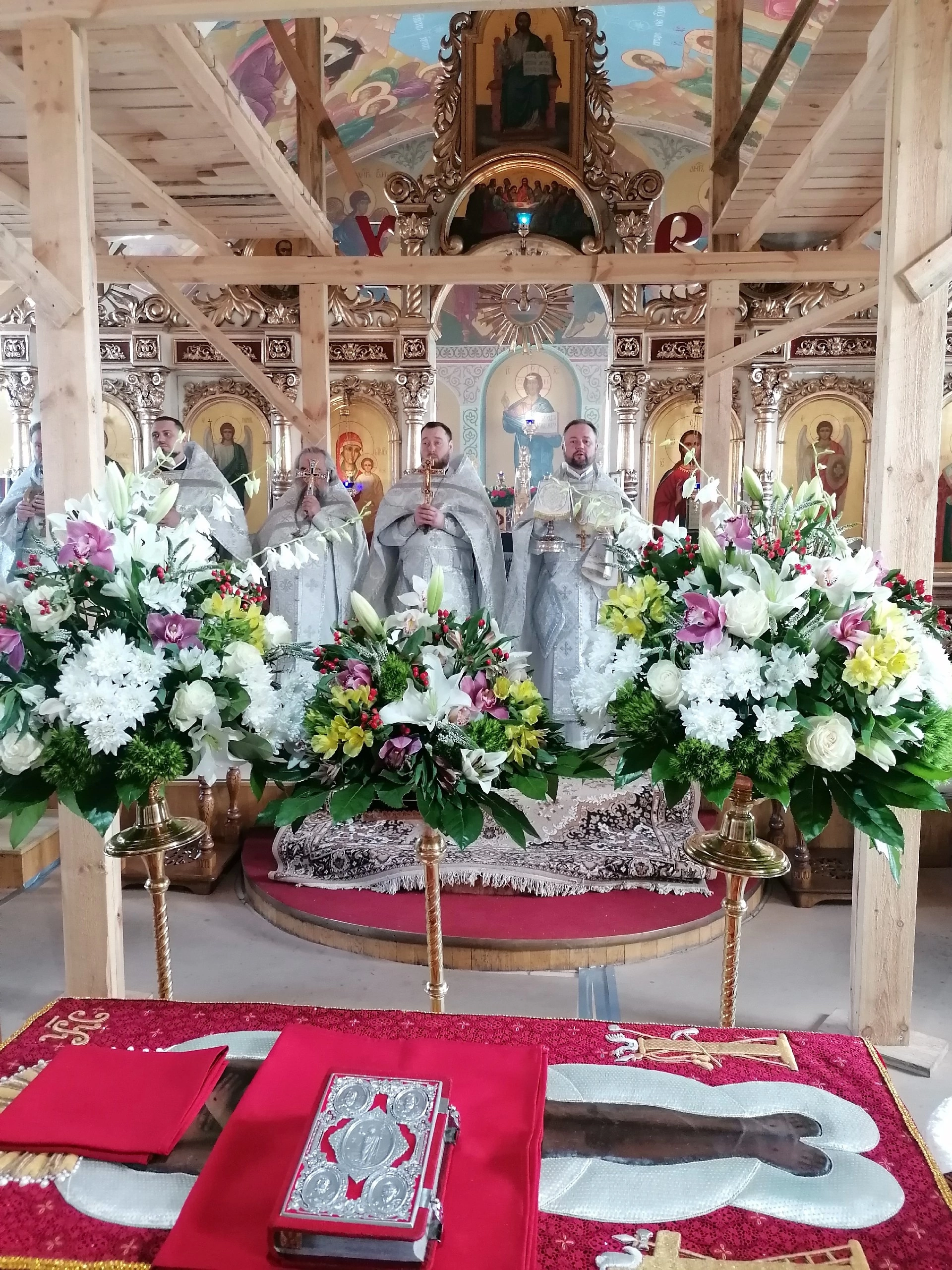 В Великую Субботу протоиерей Александр Филиппов совершил Литургию святителя Василия Великого