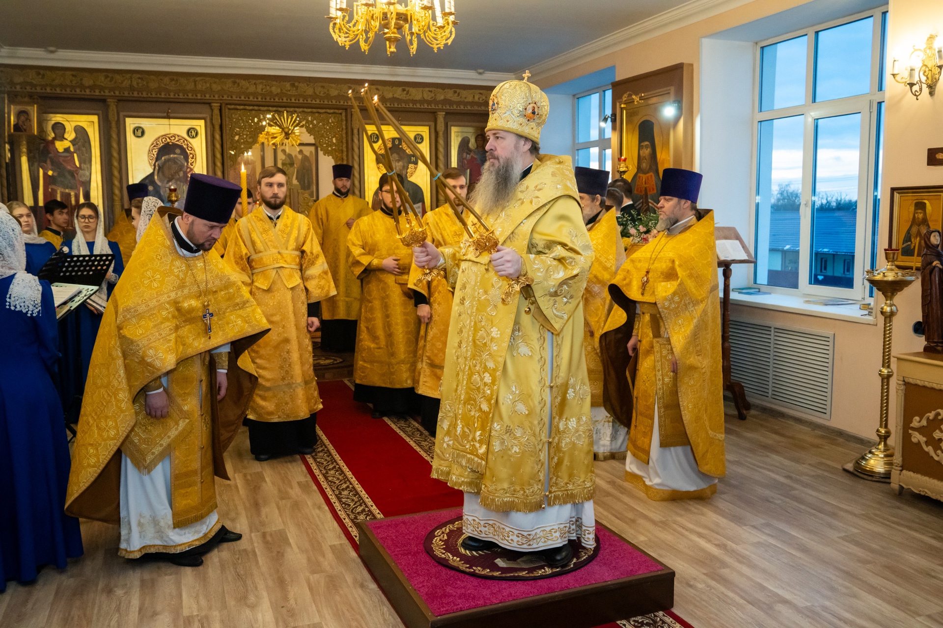 Протоиерей Александр Филиппов сослужил митрополиту Серафиму в престольный праздник и актовый день в Пензенской духовной семинарии   