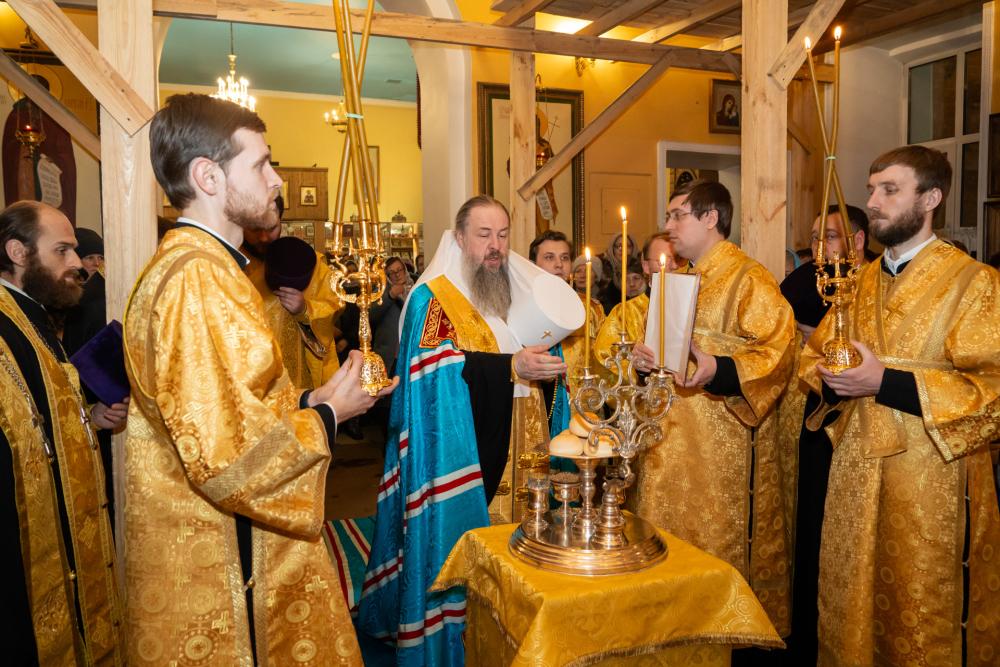 В канун престольного праздника митрополит Серафим совершил всенощное бдение в нашем храме