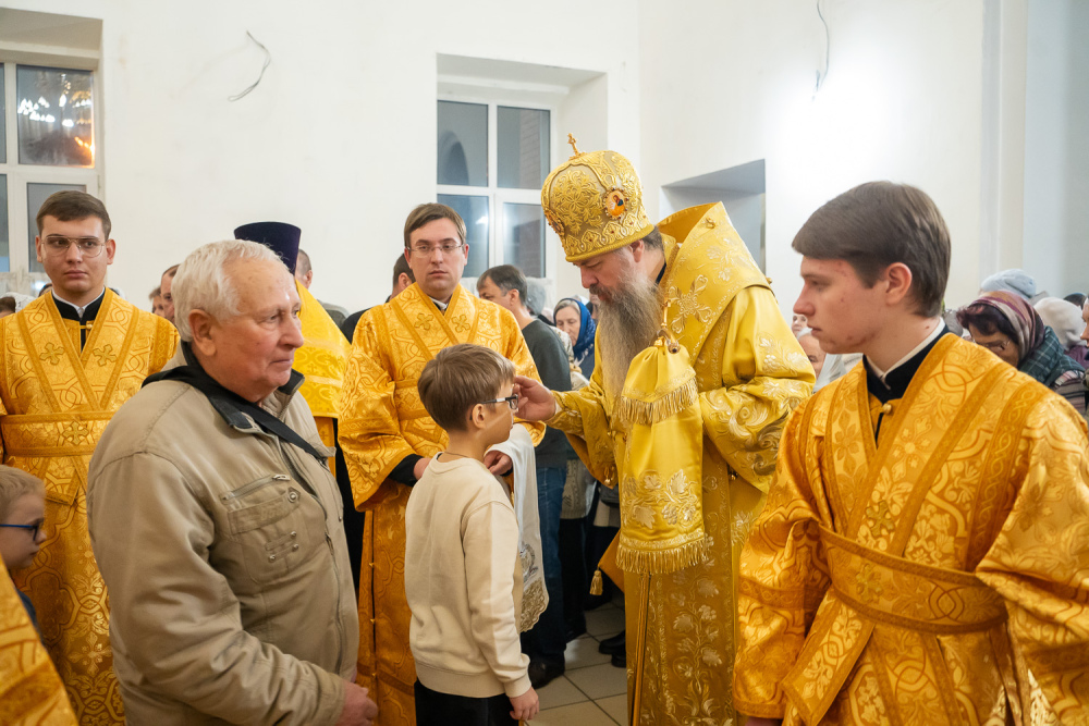 В канун престольного праздника митрополит Серафим совершил всенощное бдение в нашем храме