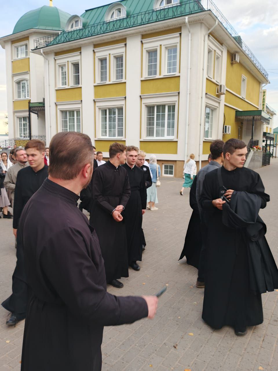 Преподаватели и студенты Пензенской духовной семинарии посетили Дивеево   