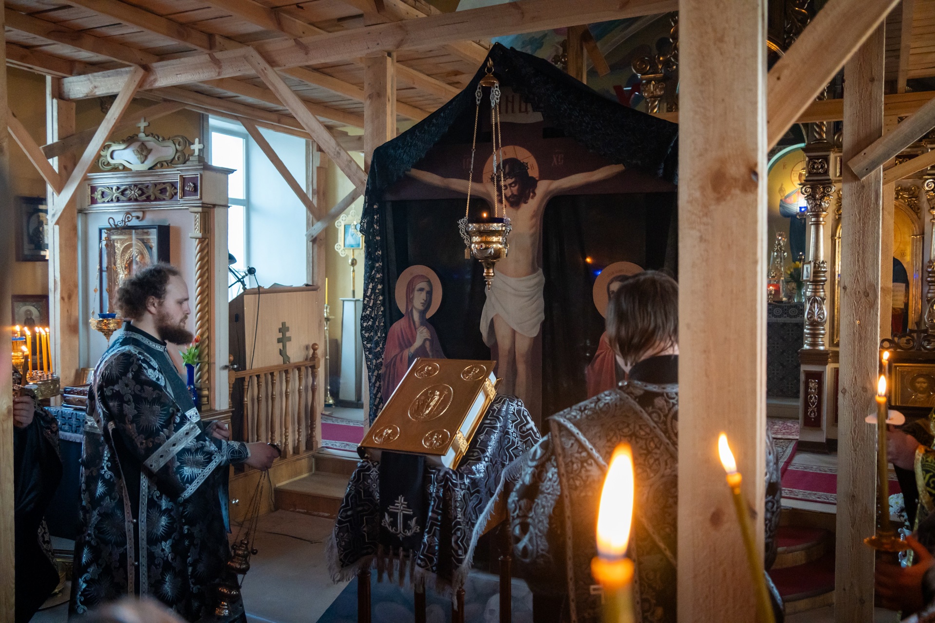 Митрополит Серафим совершил чин Пассии в нашем храме   