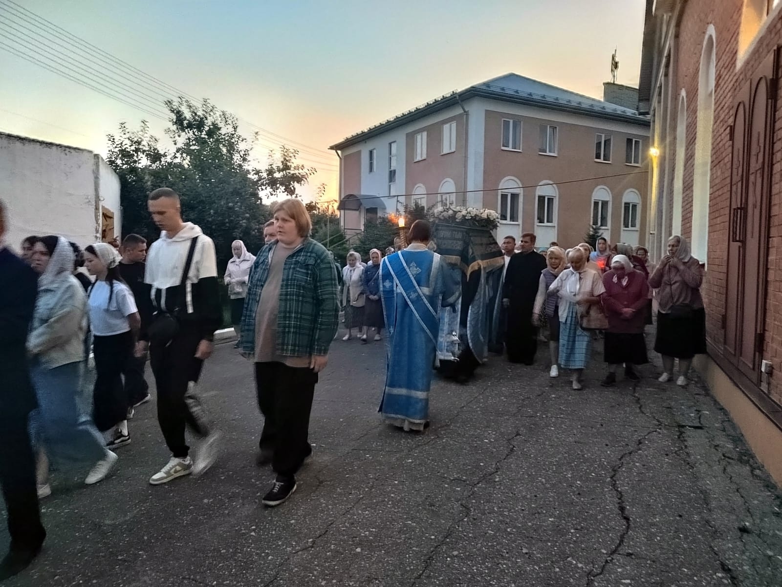 Всенощное бдение с чином Погребения Плащаницы Пресвятой Богородицы