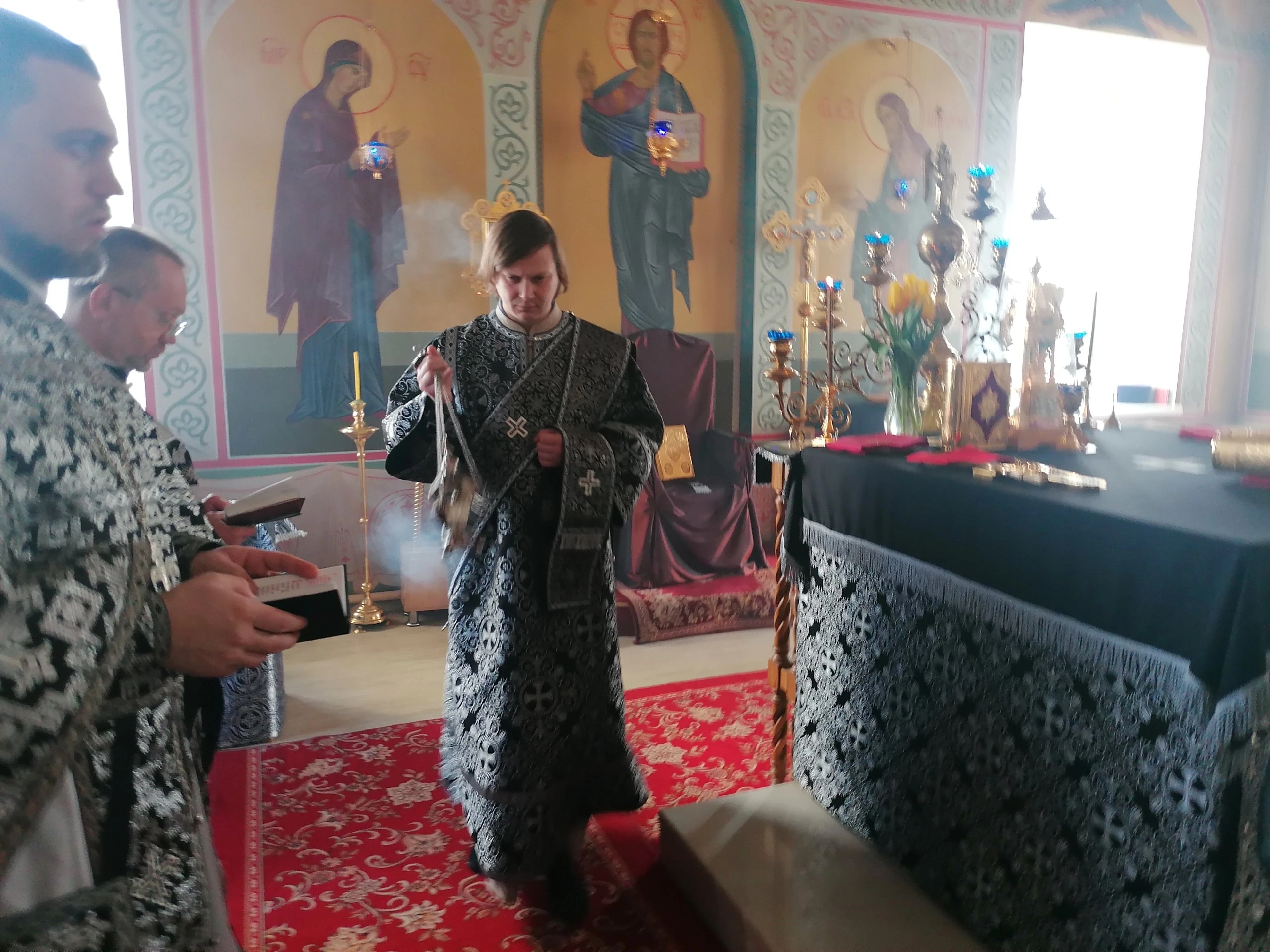 Протоиерей Александр Филиппов совершил Божественную Литургию Преждеосвященных Даров