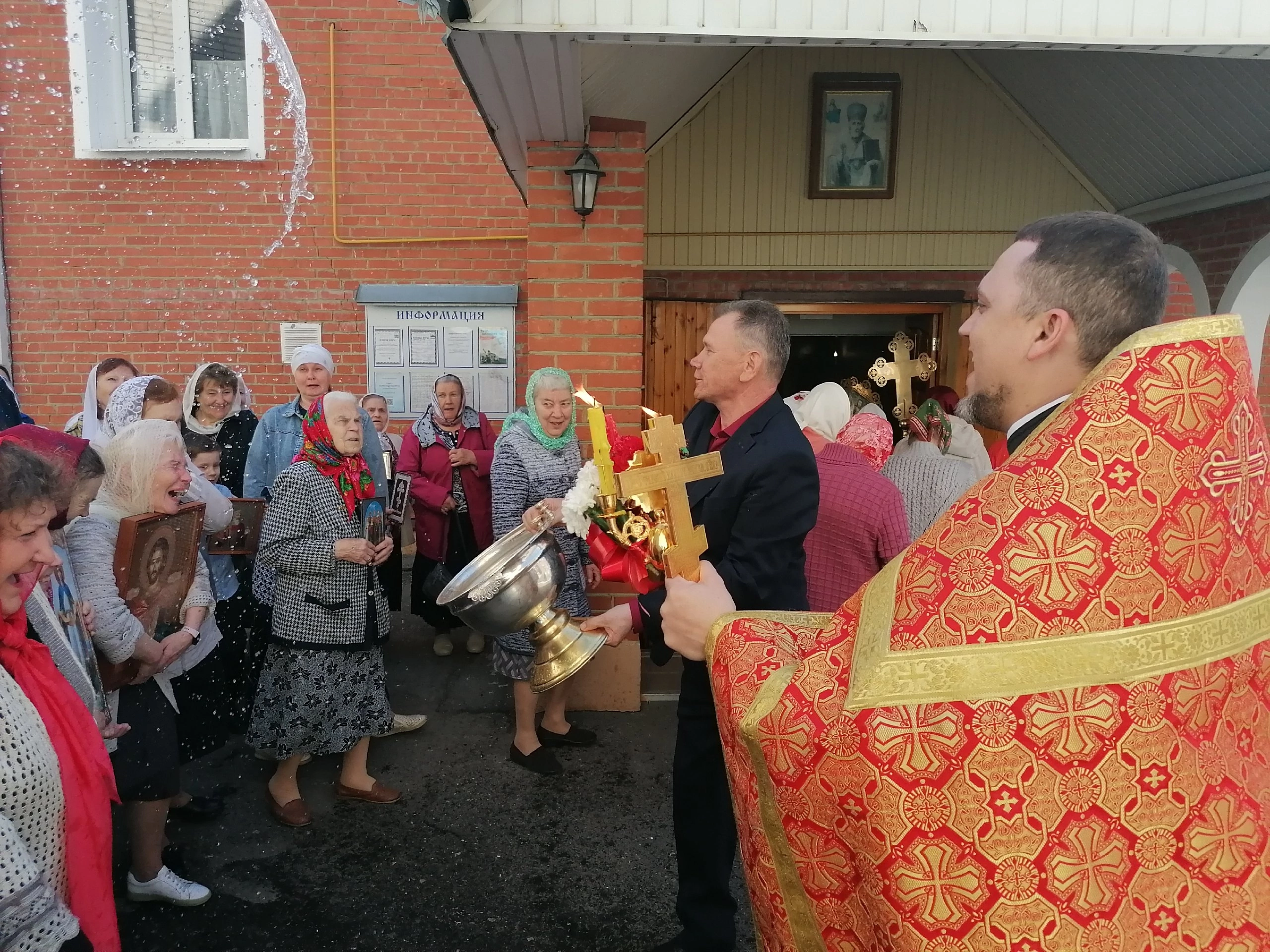 Во вторник Светлой седмицы протоиерей Александр Филиппов совершил Божественную литургию