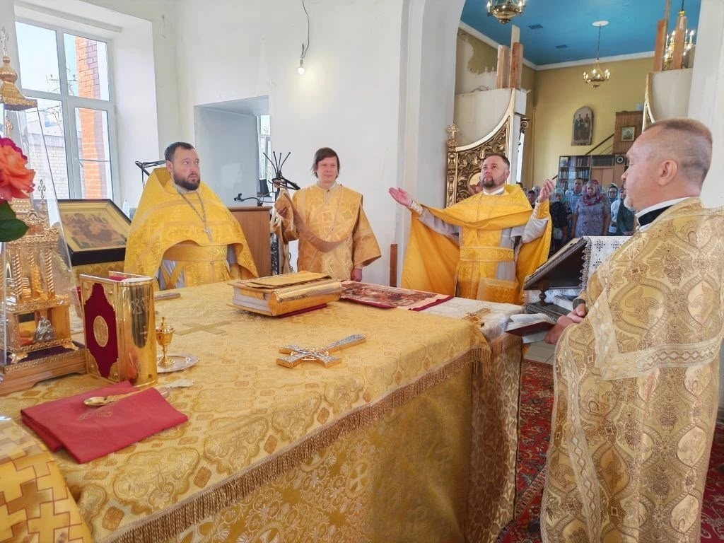 Неделя Всех святых в земле Русской просиявших