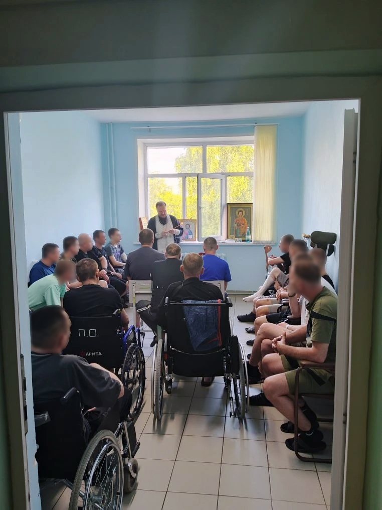 Священники посетили раненых