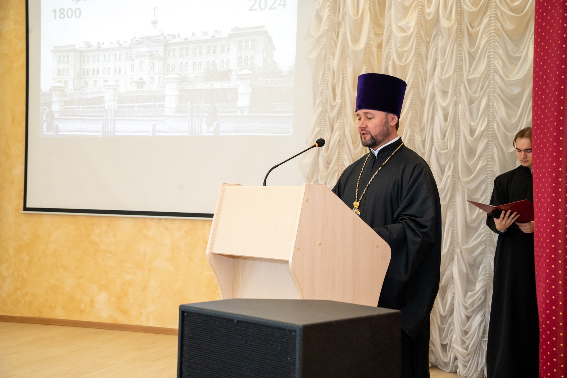 Протоиерей Александр Филиппов сослужил митрополиту Серафиму в престольный праздник и актовый день в Пензенской духовной семинарии   