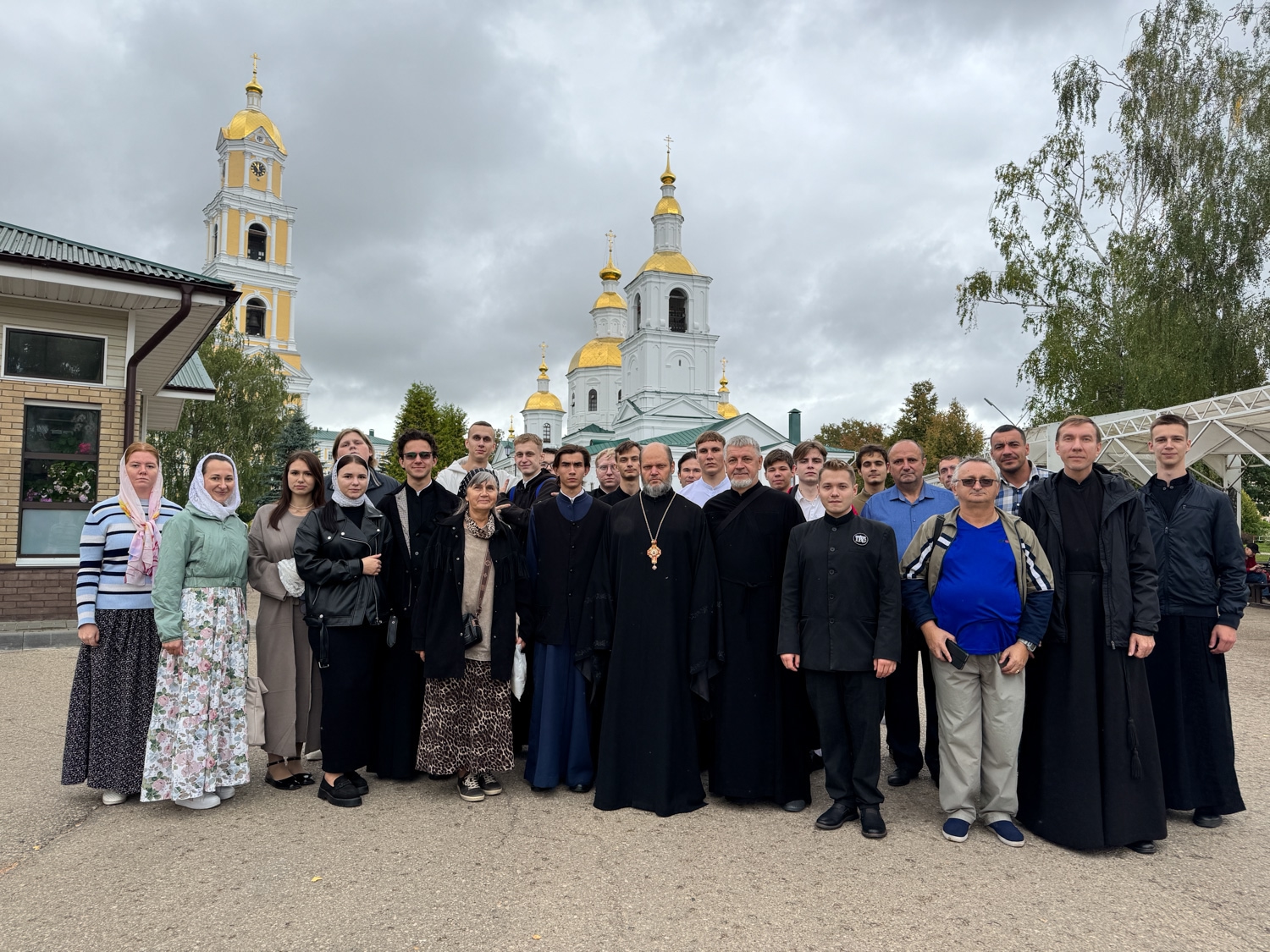 Преподаватели и студенты Пензенской духовной семинарии посетили Дивеево   