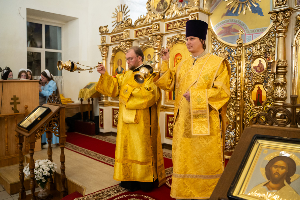 В канун престольного праздника митрополит Серафим совершил всенощное бдение в нашем храме