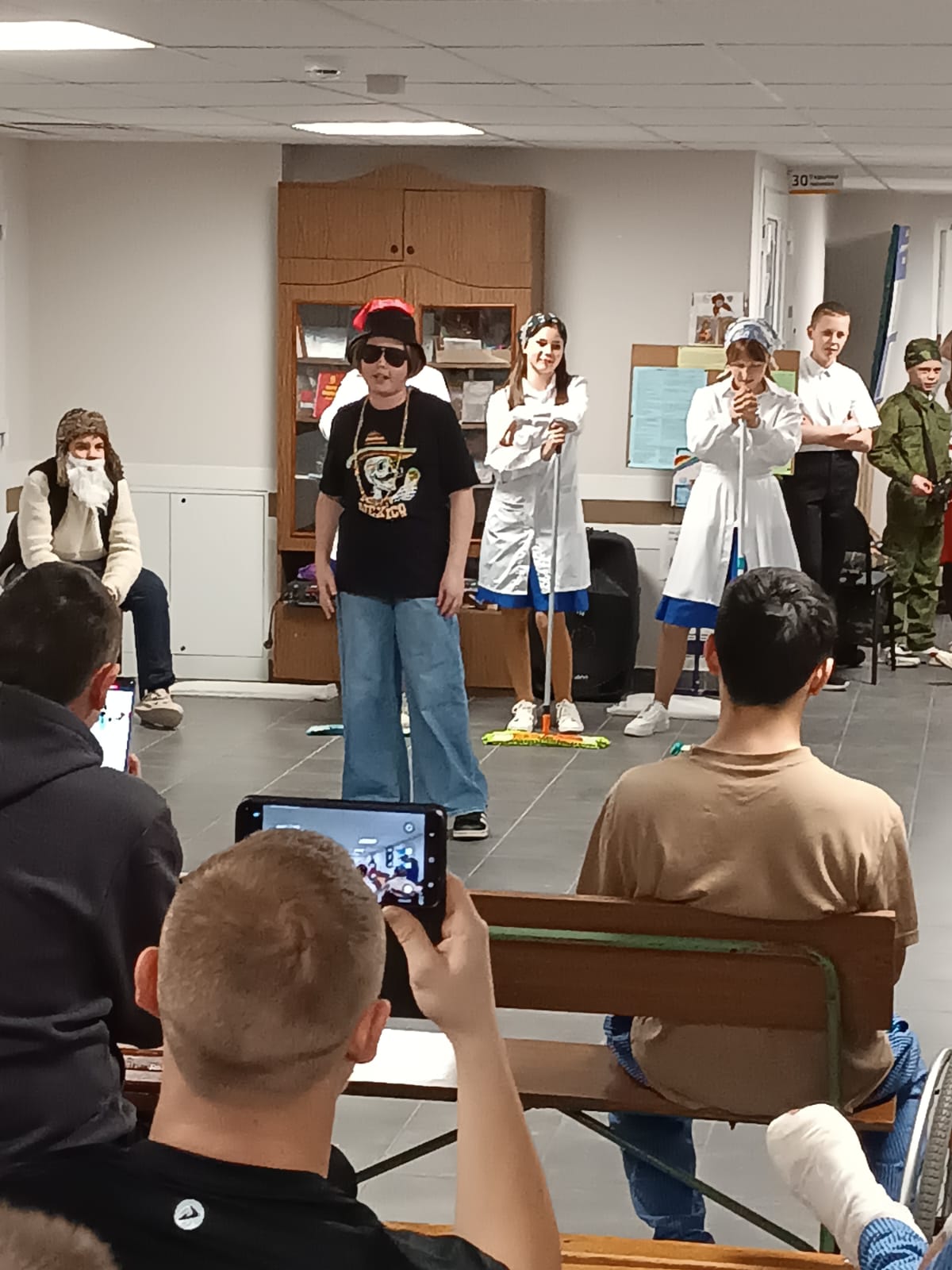 Воспитанники воскресной школы Никольского храма в Терновке  выступили с концертом для раненых военнослужащих