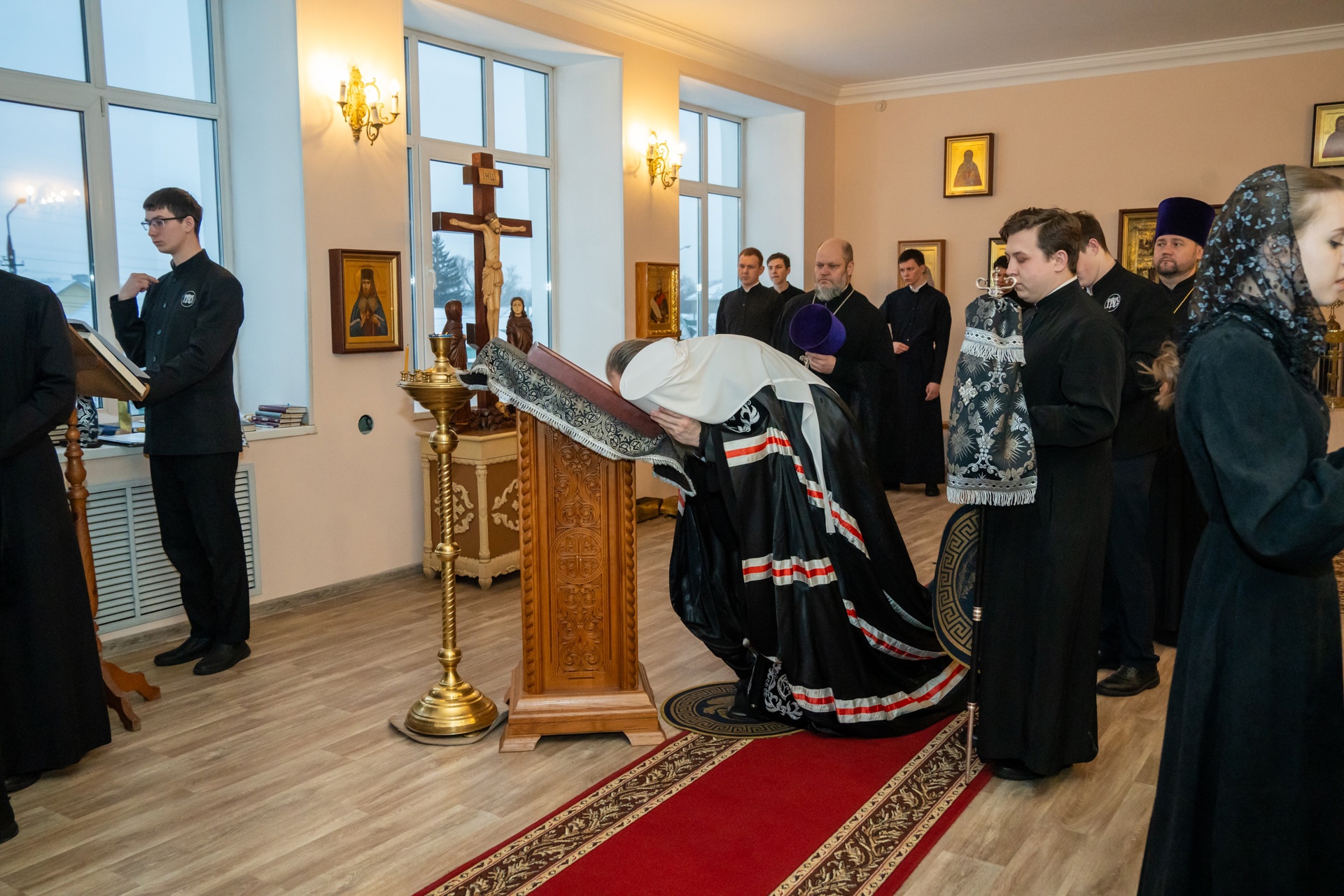 В понедельник первой седмицы Великого поста протоиерей Александр Филиппов молился за Архиерейским богослужением в храме святителя Иннокентия Иркутского при семинарии