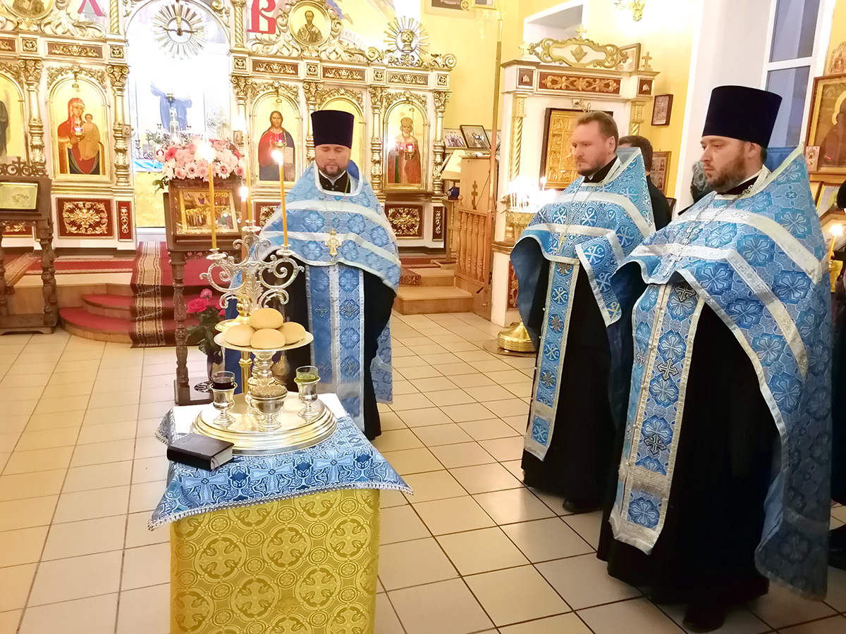 Всенощное бдение в канун праздника Покрова Пресвятой Богородицы