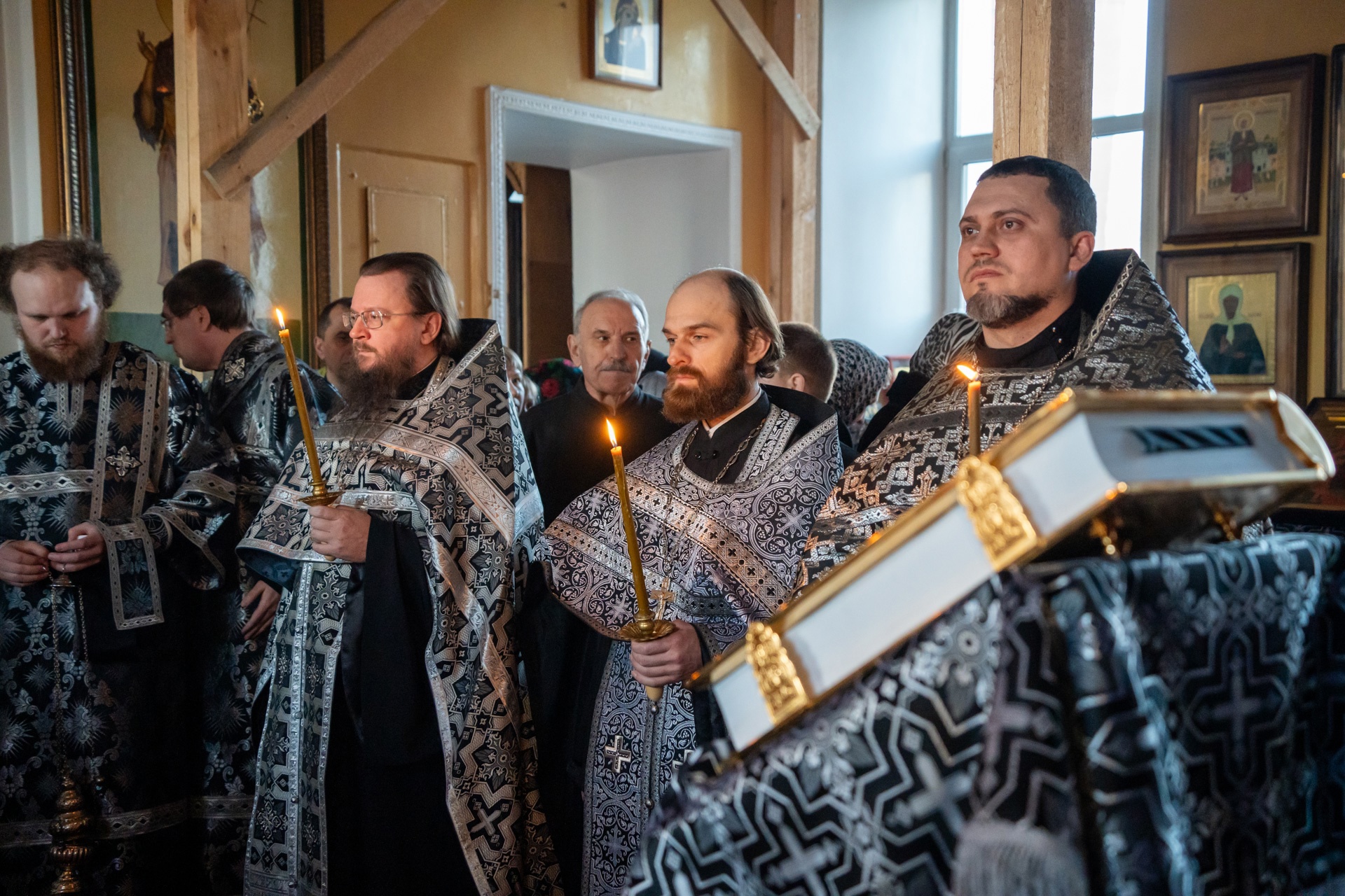 Митрополит Серафим совершил чин Пассии в нашем храме   