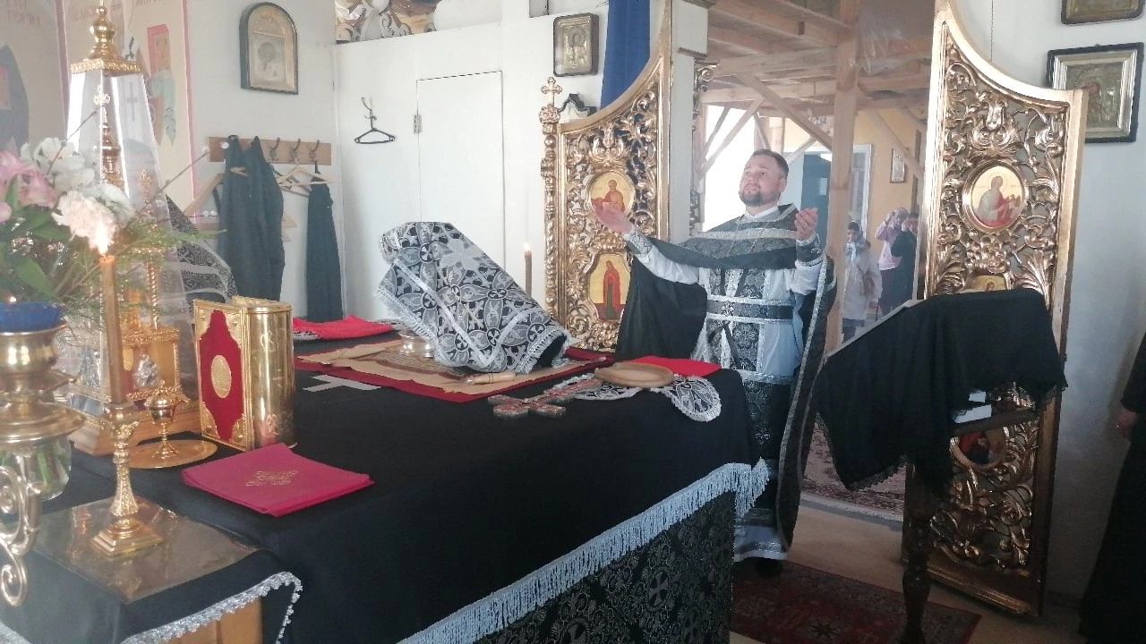 Протоиерей Александр Филиппов совершил Божественную Литургию Преждеосвященных Даров