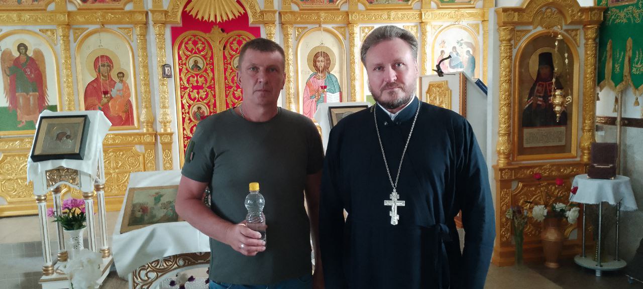 Иерей Сергий Карасёв с волонтёрами отправили крещенскую воду для бойцов СВО
