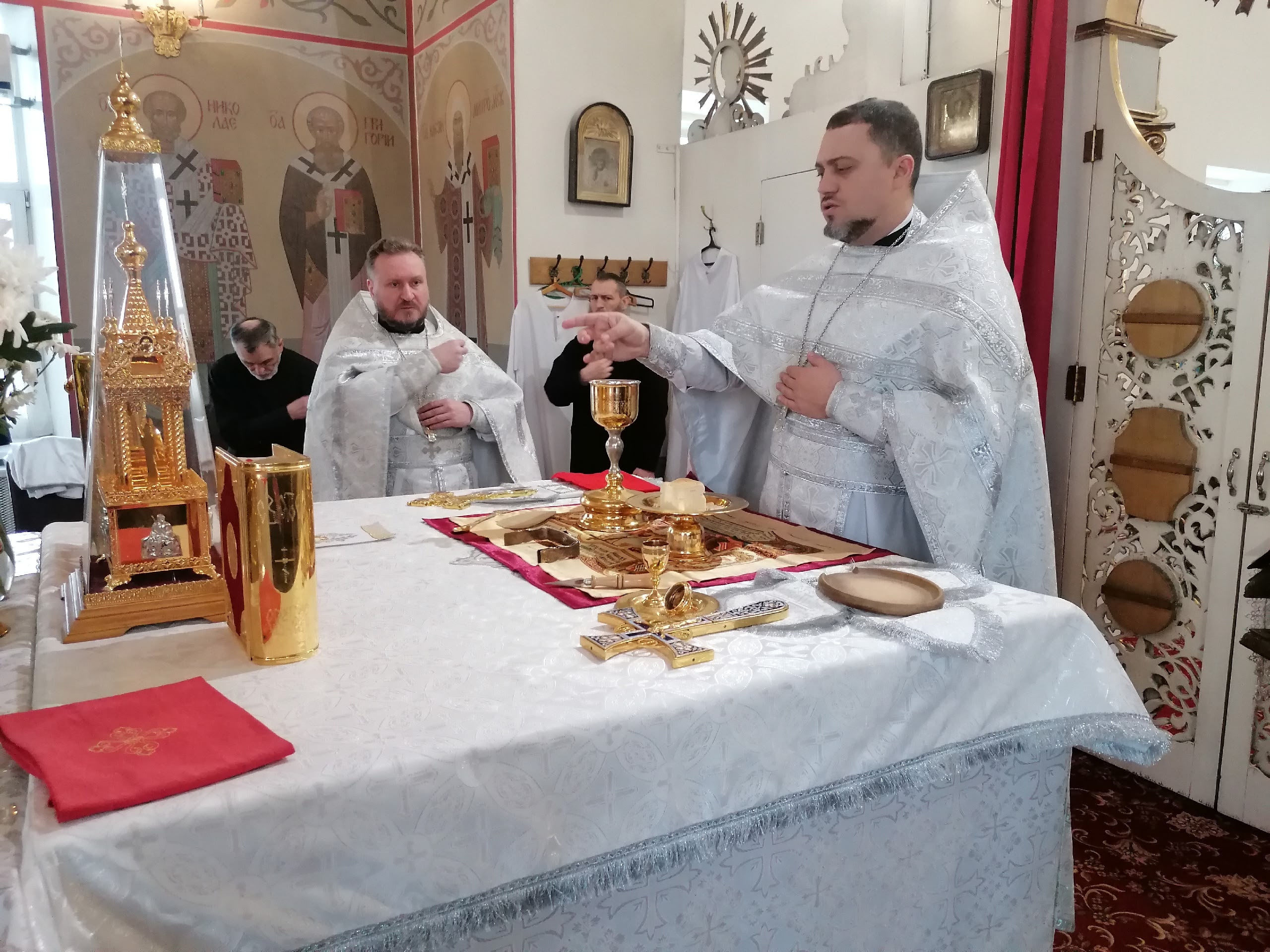 Богослужения в Неделю 30-ю по Пятидесятнице,  святых отец