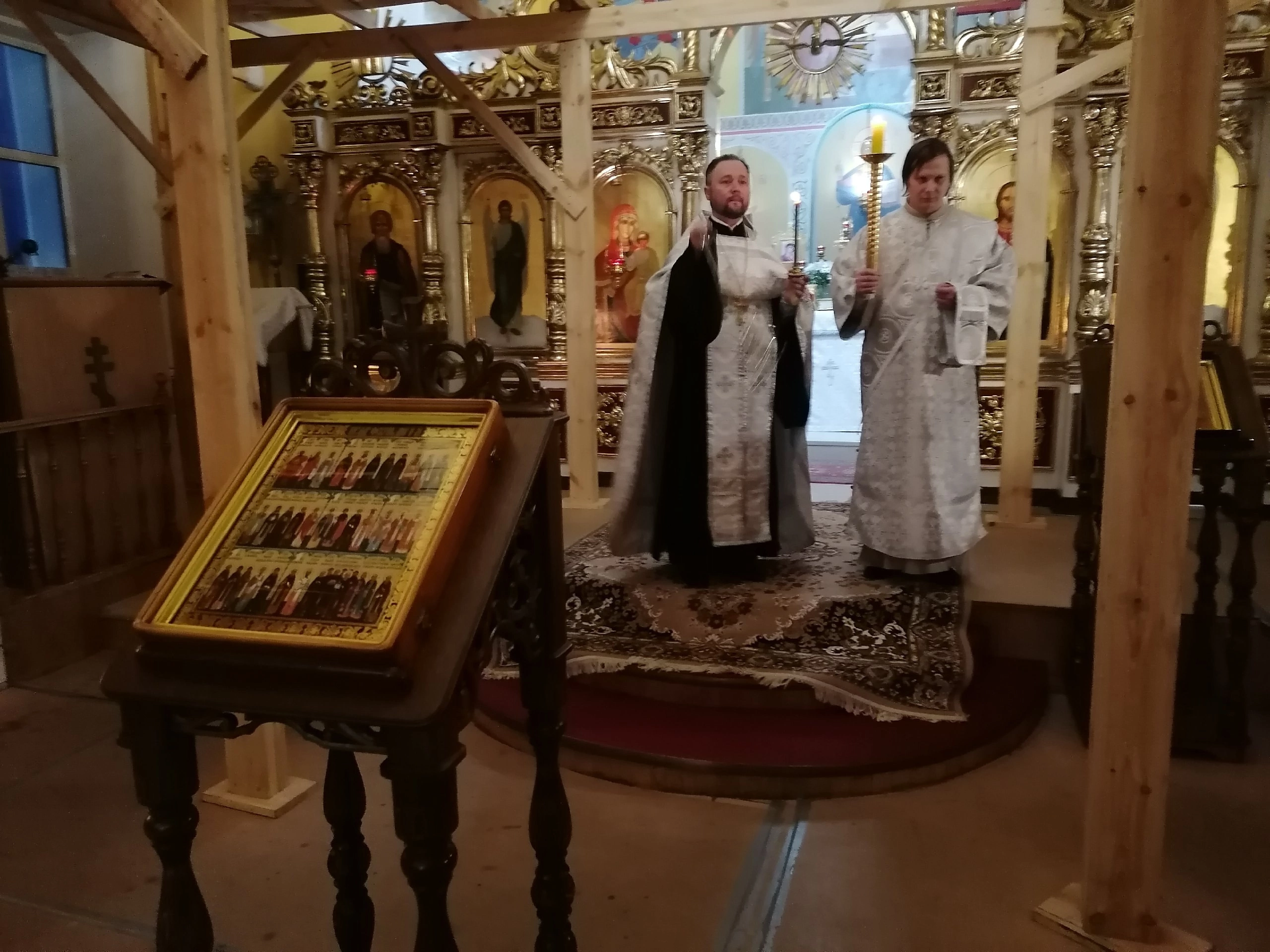 Вечернее богослужение в канун Вселенской родительской субботы