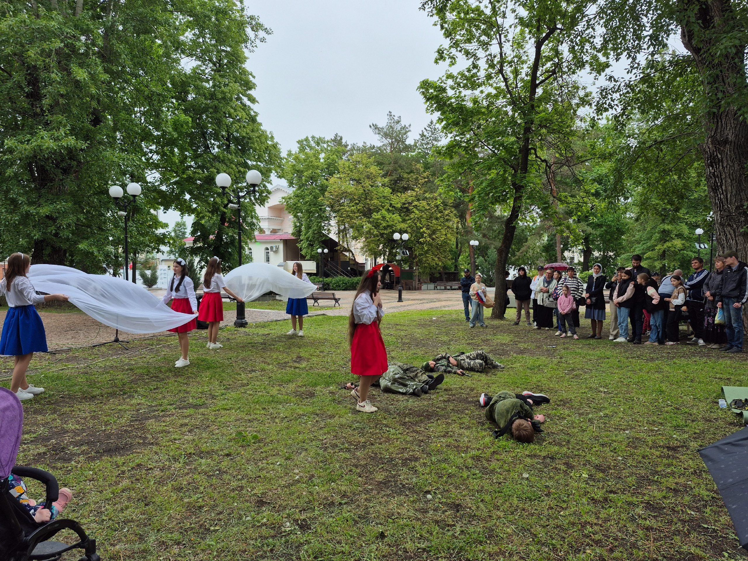 18 мая 2025 года прошёл VI музыкальный, епархиальный фестиваль воскресных школ «ПАСХАЛЬНЫЙ ПИКНИК 2025", который состоялся в Лермонтовском сквере у Спасского кафедрального собора.