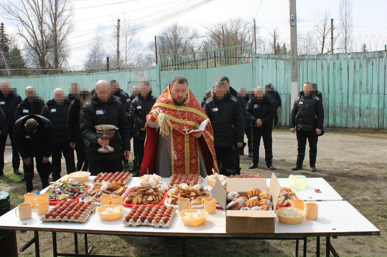 Протоиерей Антоний Шварёв совершил Пасхальные богослужения в ИК-7 и ИК-4