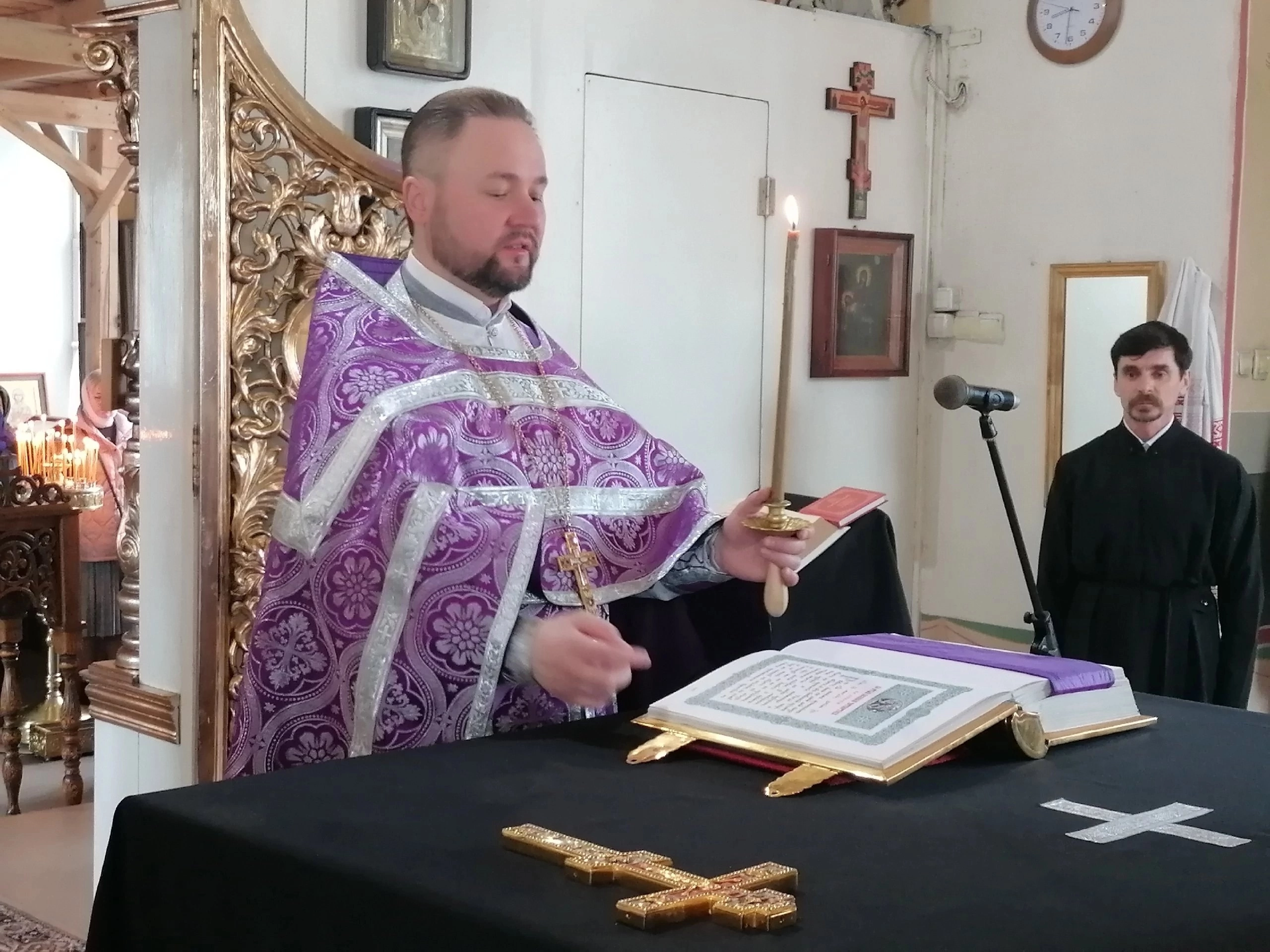 В Великий Четверг протоиерей Александр Филиппов совершил вечерню и Божественную литургию