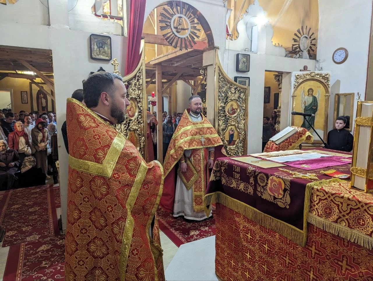 В праздник Светлого Христова Воскресения протоиерей Александр Филиппов совершил торжественное богослужение в нашем храме