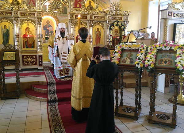 Всенощное бдение архиерейским чином накануне престольного праздника нашего храма