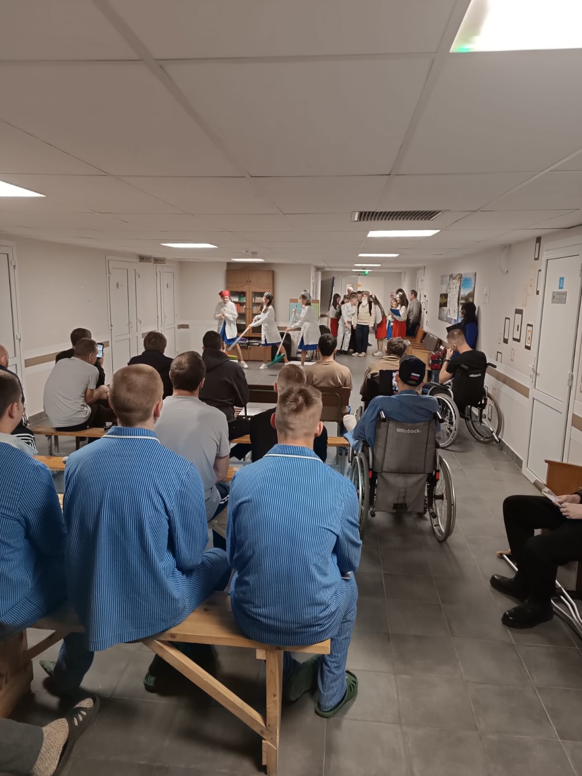 Воспитанники воскресной школы Никольского храма в Терновке  выступили с концертом для раненых военнослужащих